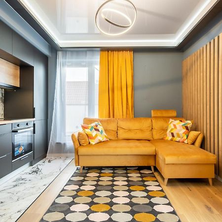 Sunflower - Chic Loft In Tineretului Bucharest Luaran gambar